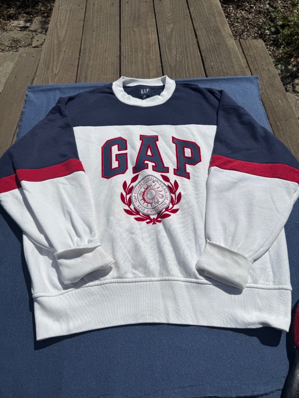 M - Classic GAP crewneck